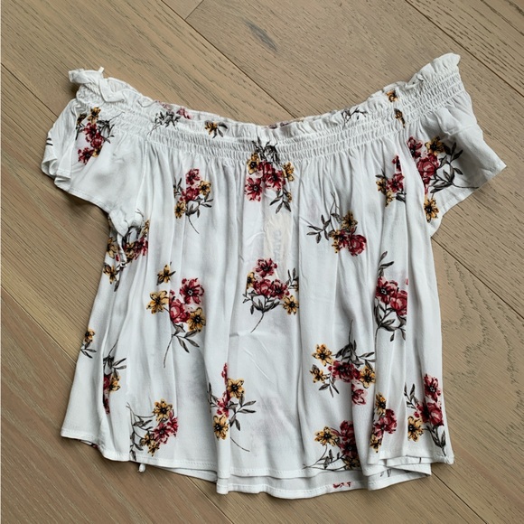 Off the shoulder summer top NWT - Picture 1 of 4